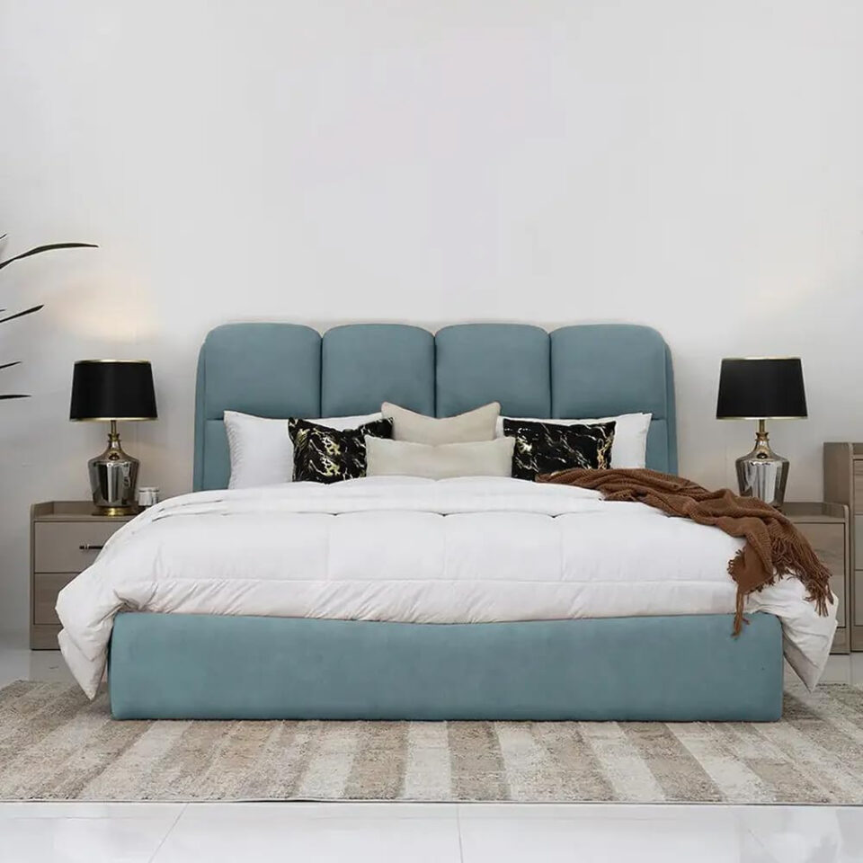 Karnak Merrick Velvet Upholstery Bed – Super King: 200 x 200cm, Blue