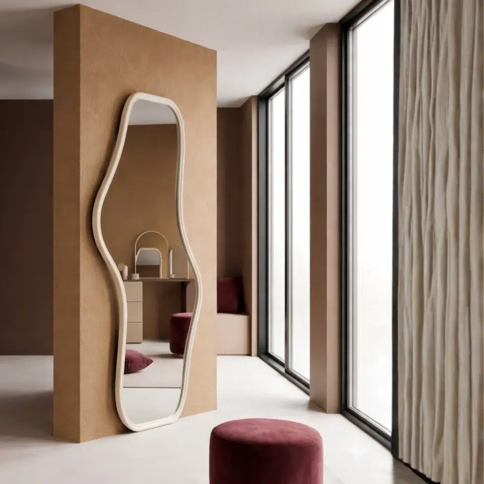Lune Curvy Standing Mirror